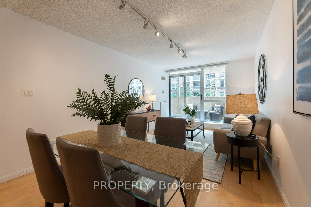 1000 King St W, #209