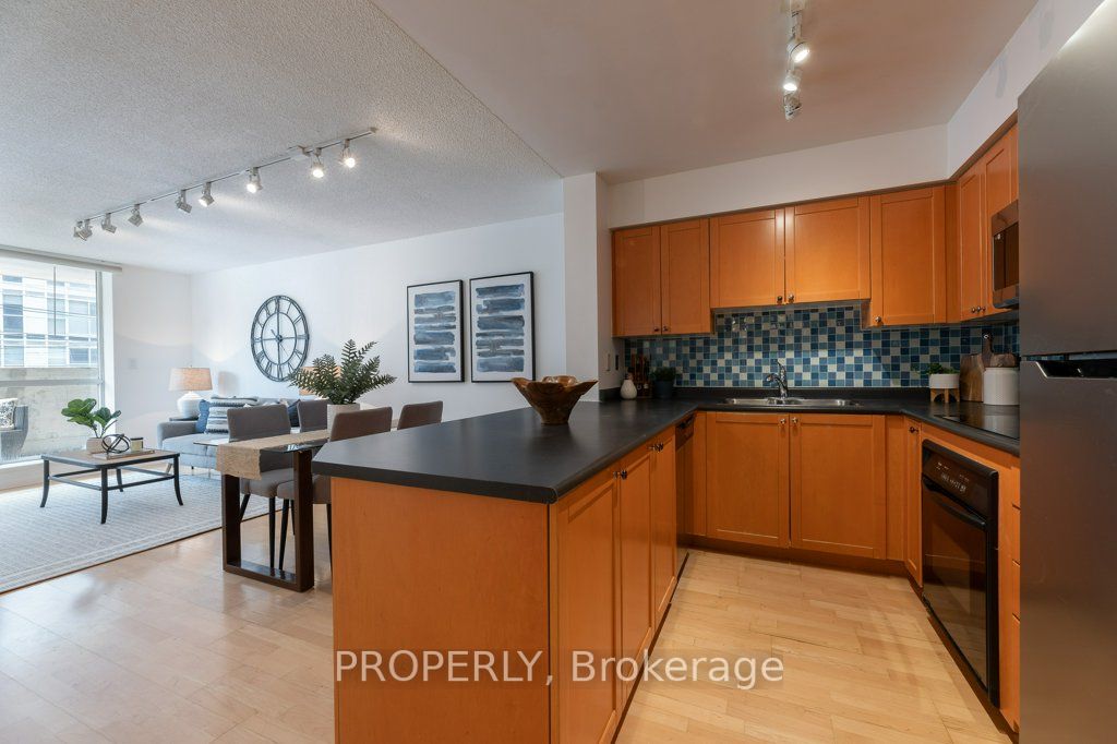 1000 King St W, #209