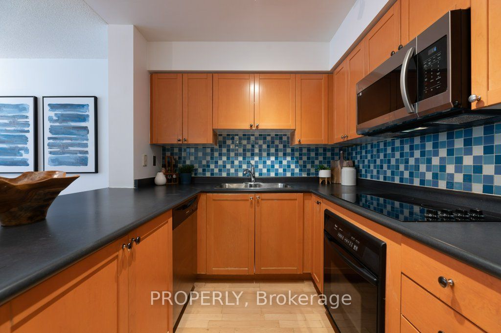 1000 King St W, #209