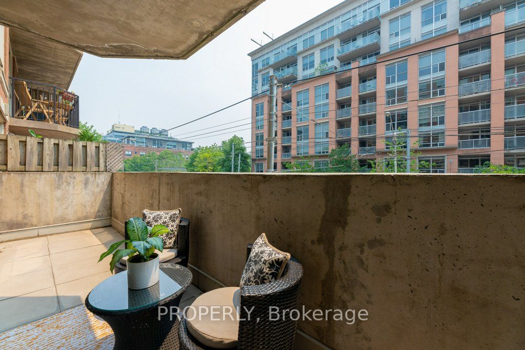 1000 King St W, #209