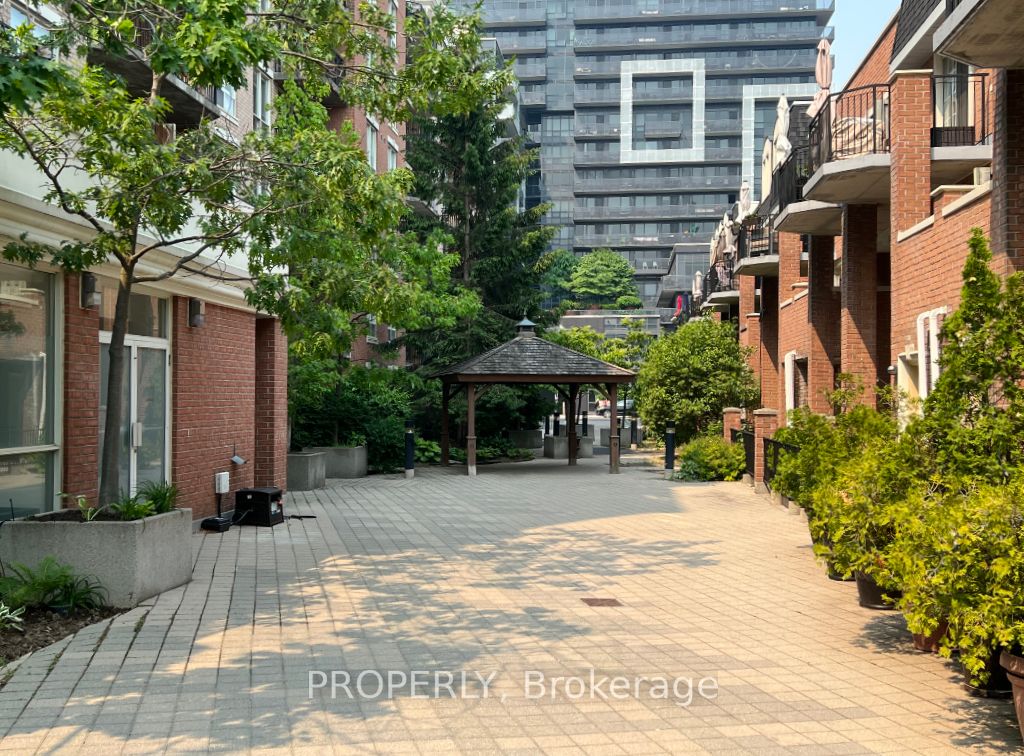 1000 King St W, #209