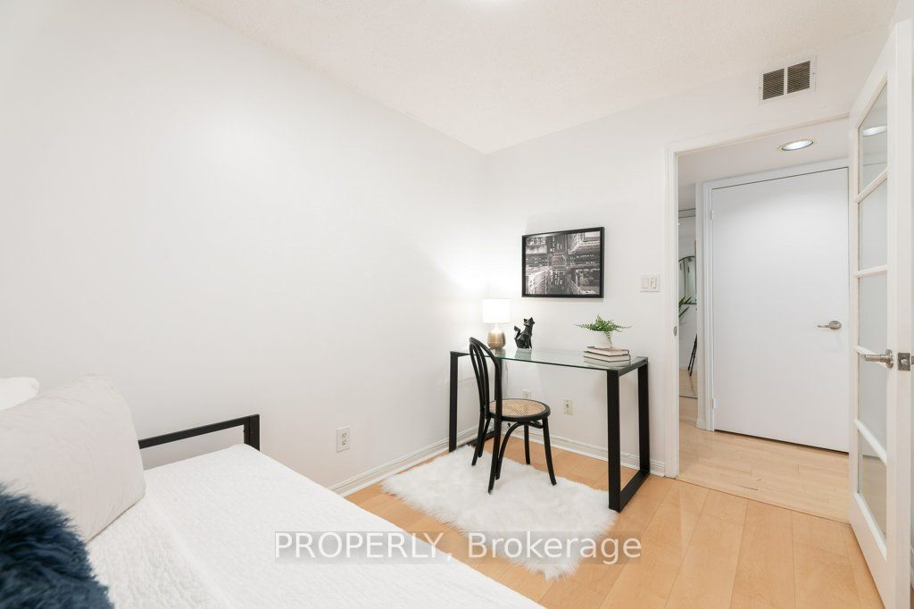 1000 King St W, #209