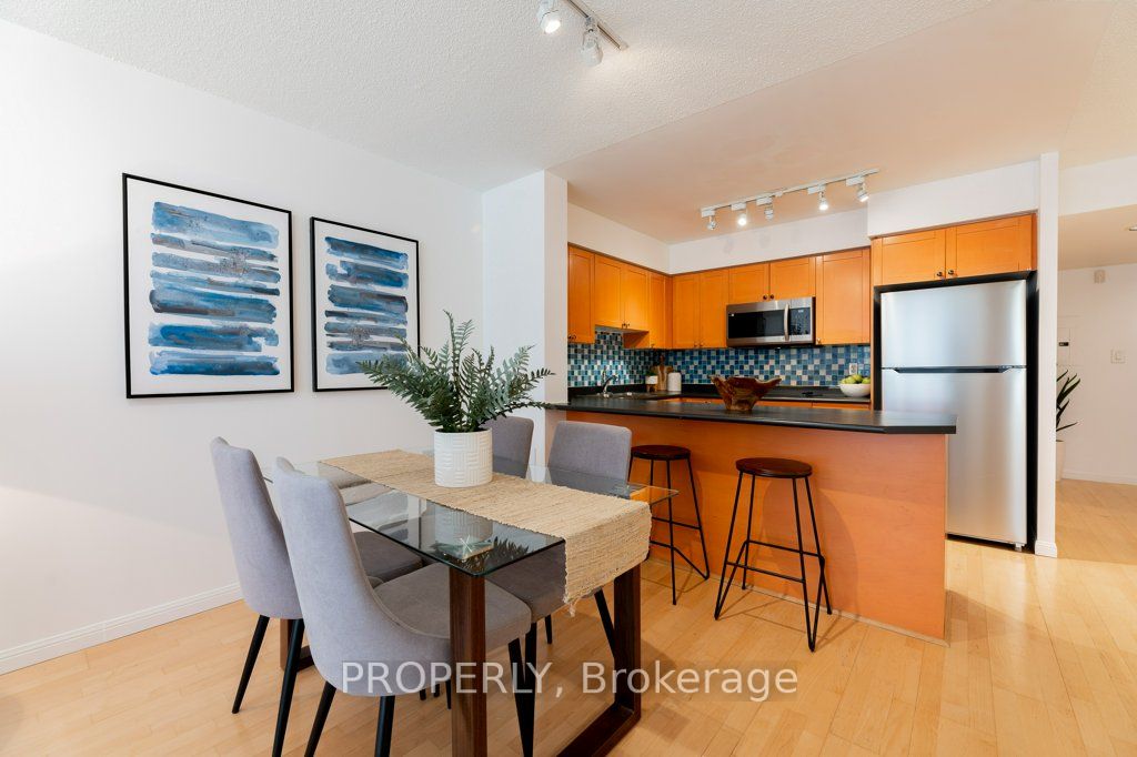 1000 King St W, #209
