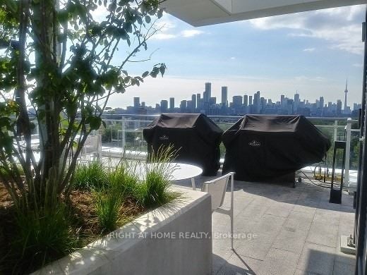 223 St. Clair Ave W, #207