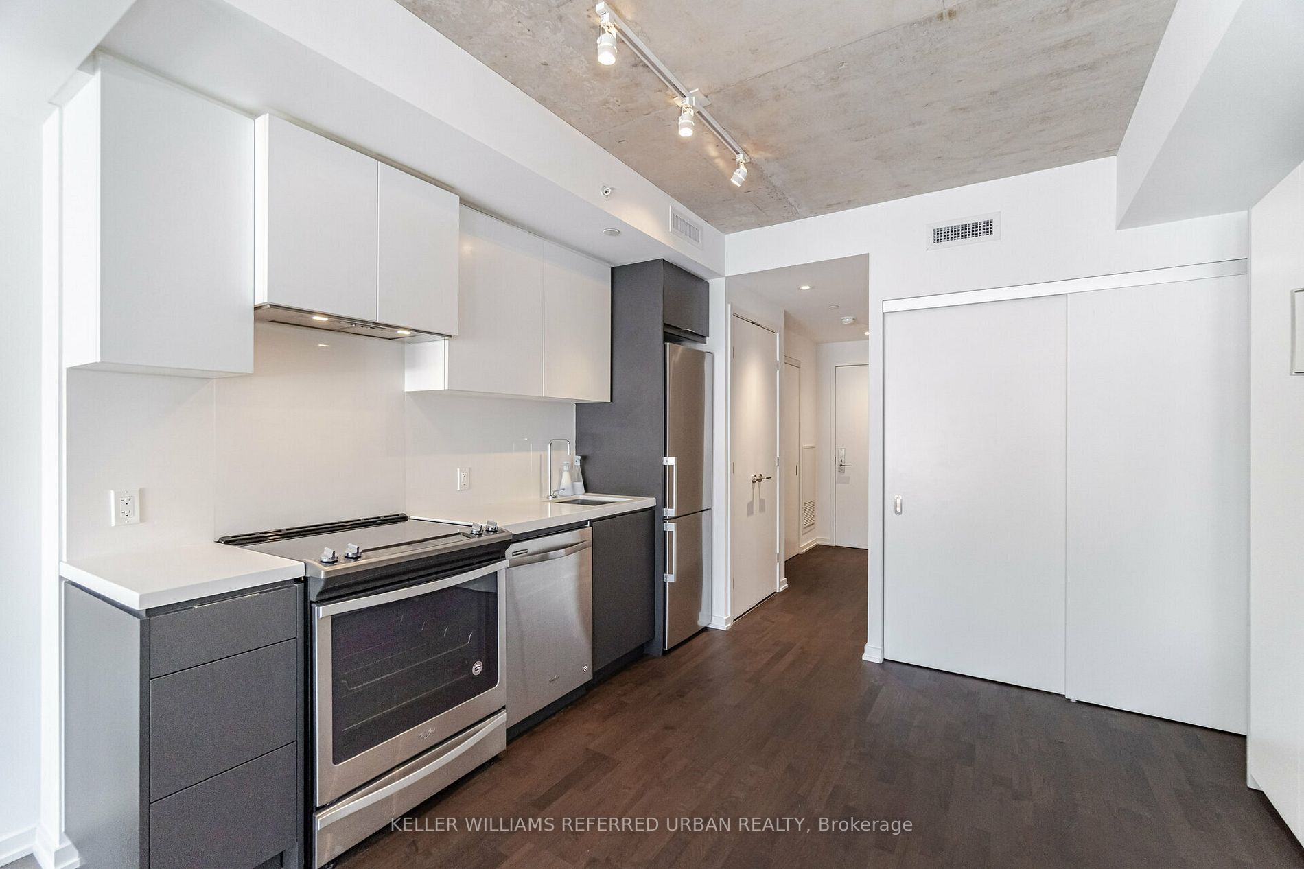60 Colborne St, #204