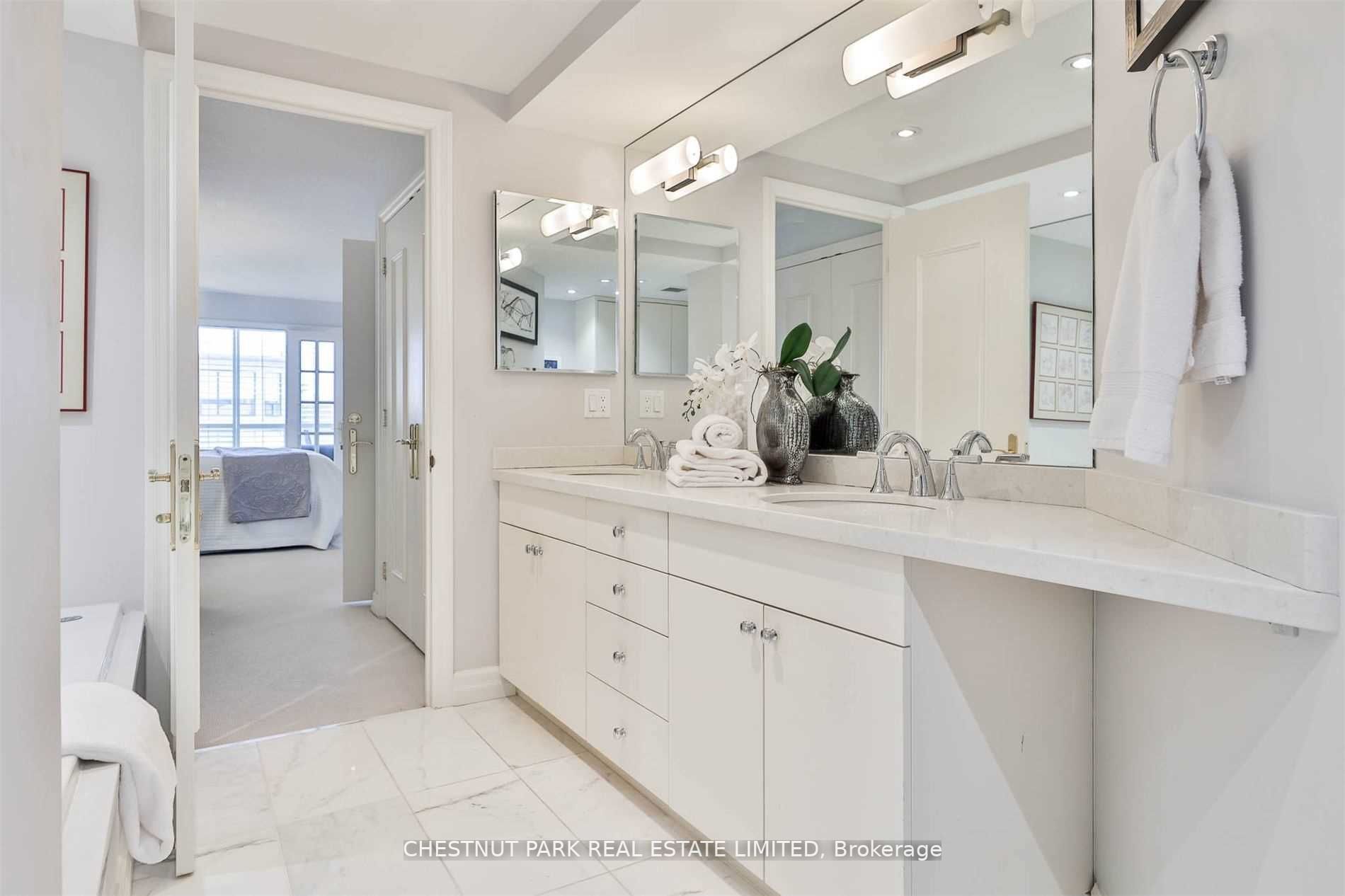 2727 Yonge Street, #711