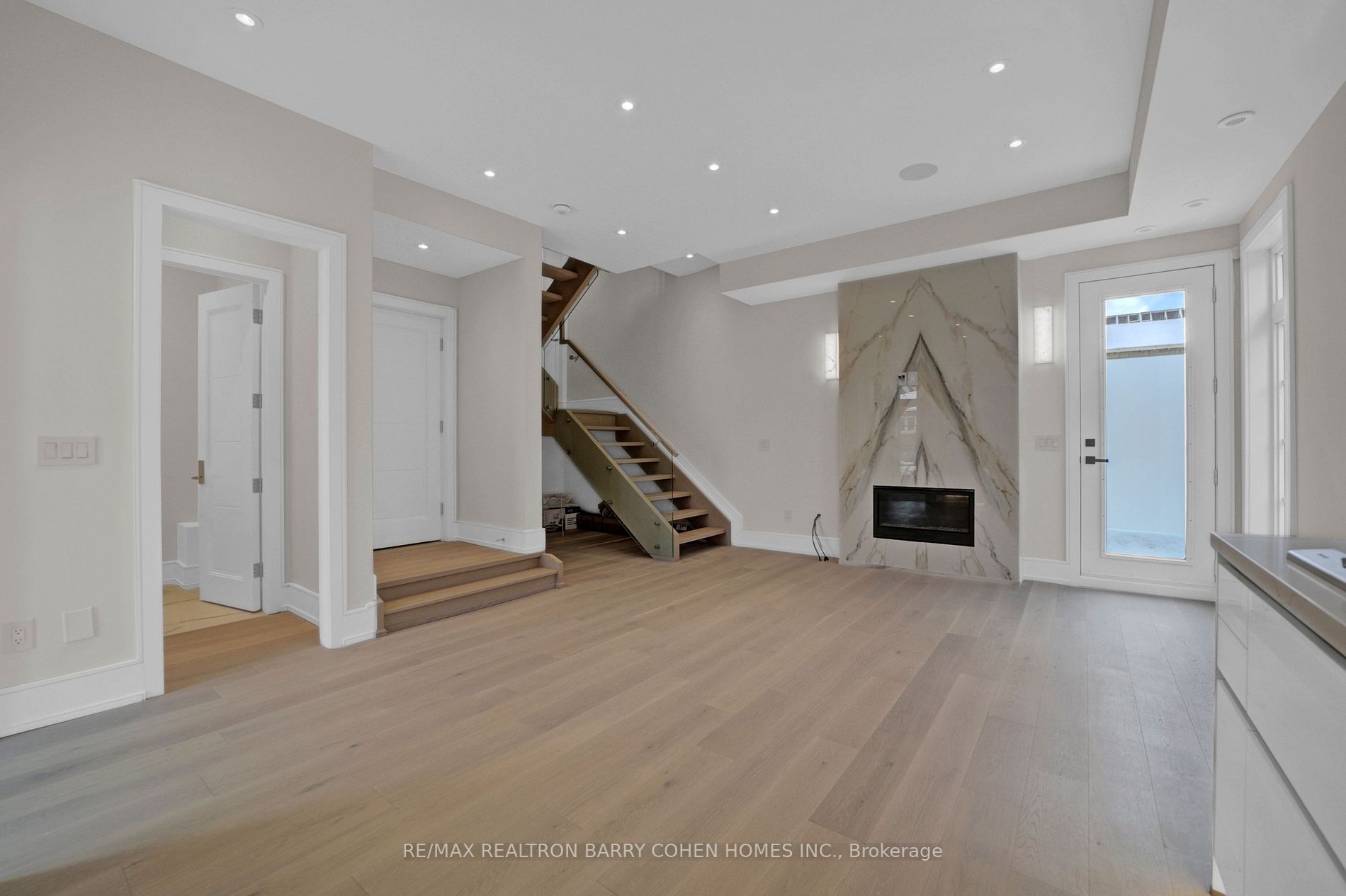 1204 Avenue Road