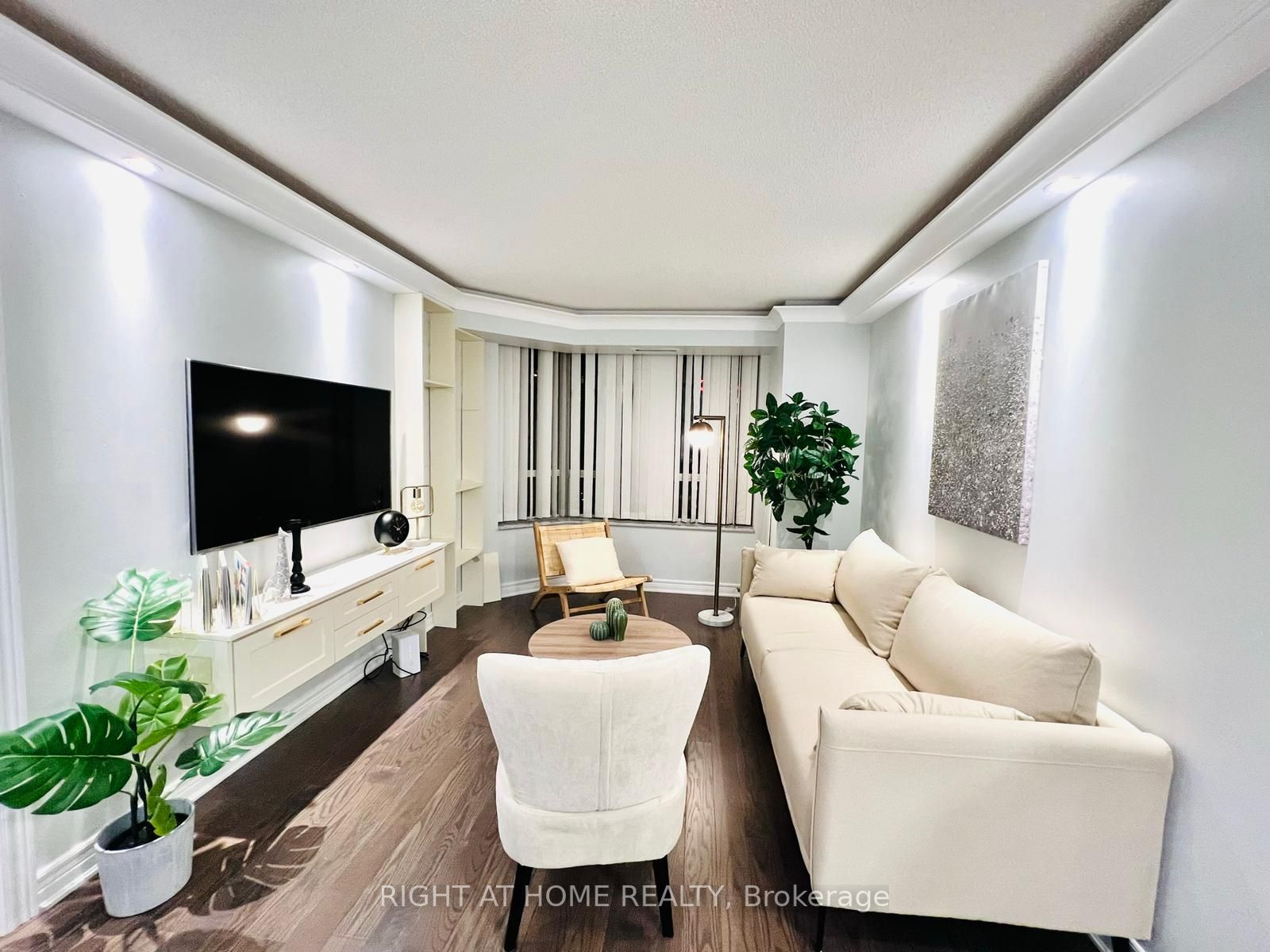 5418 Yonge Street, #901