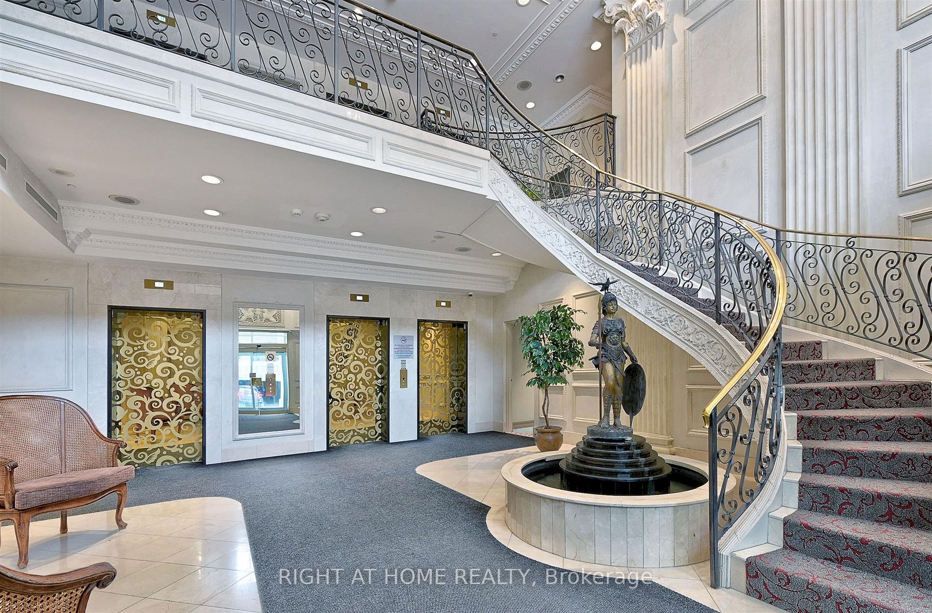 5418 Yonge Street, #901