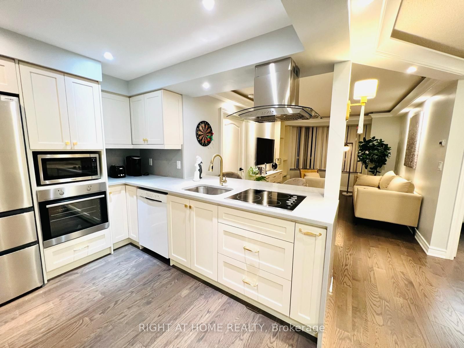5418 Yonge Street, #901