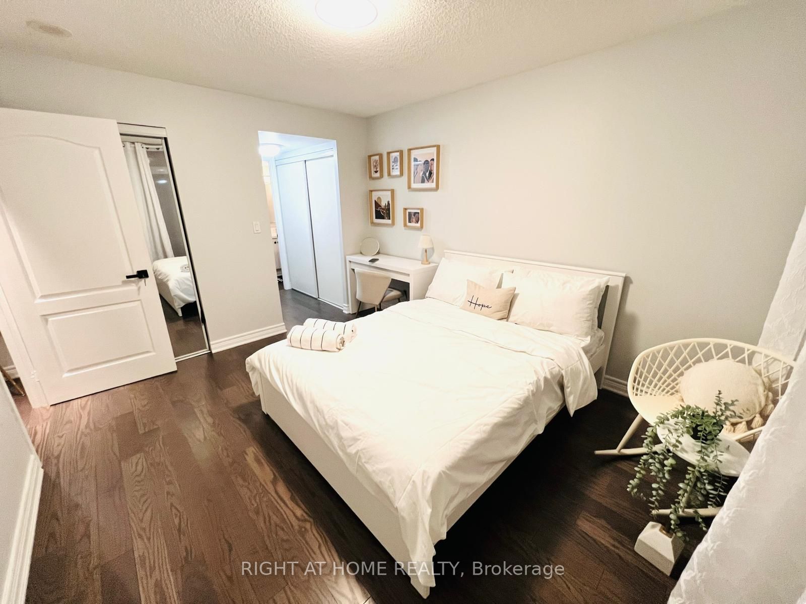 5418 Yonge Street, #901
