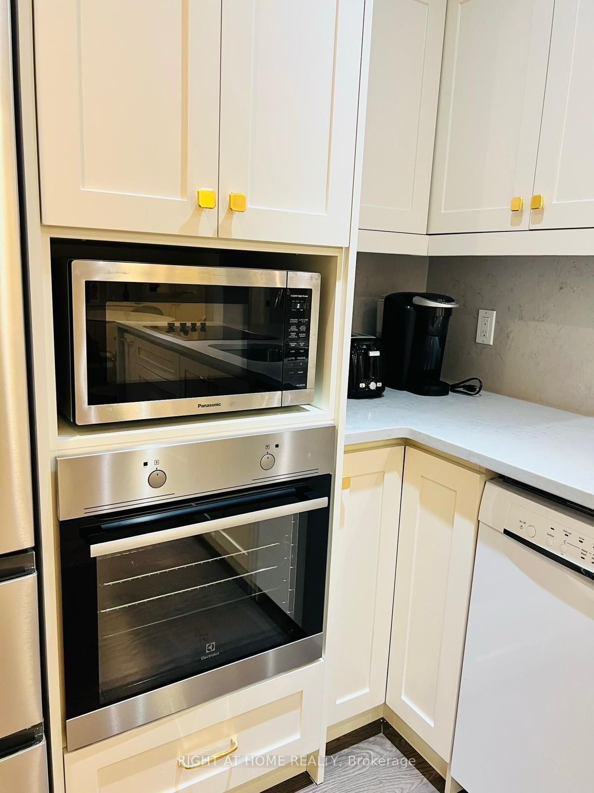 5418 Yonge Street, #901