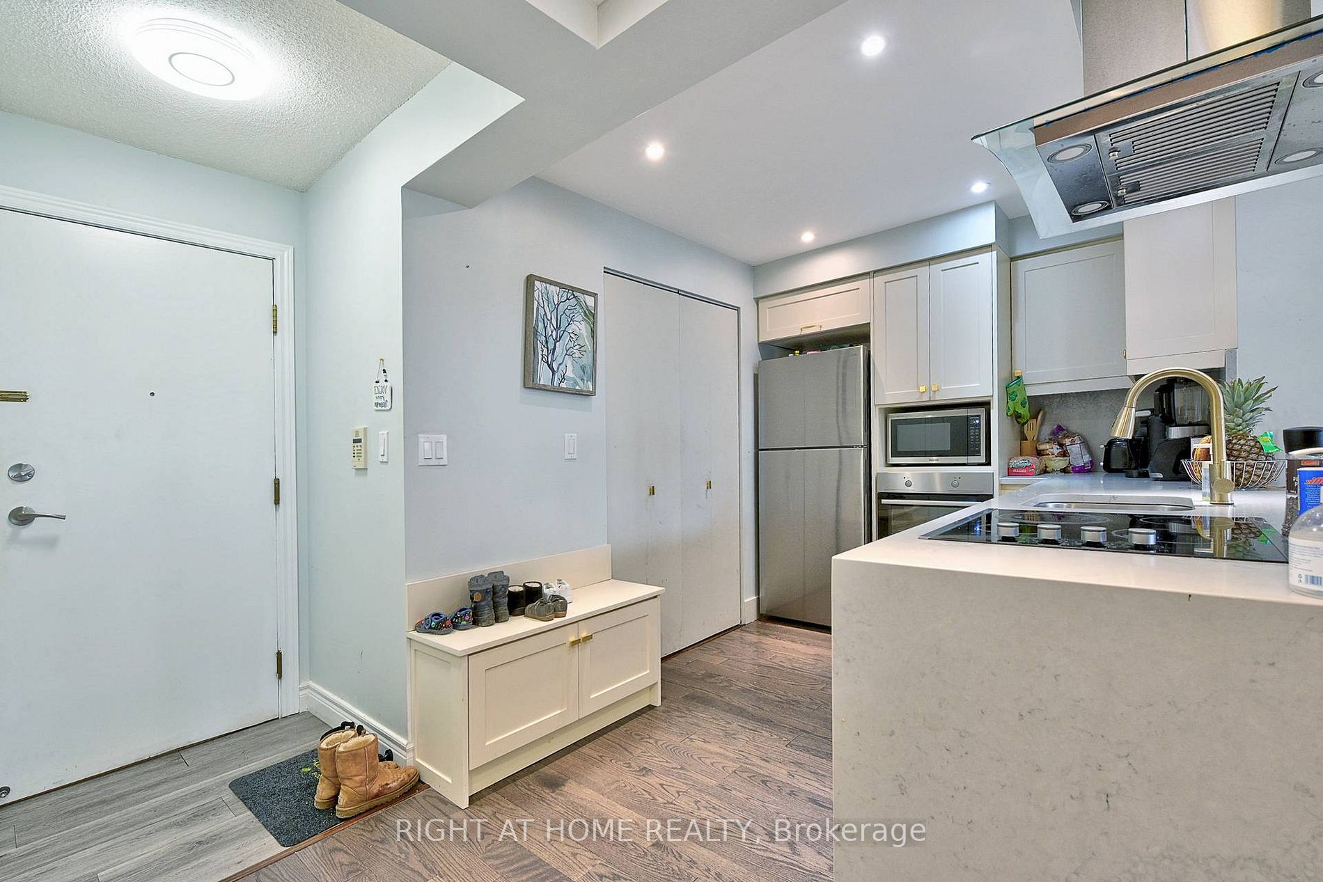 5418 Yonge Street, #901