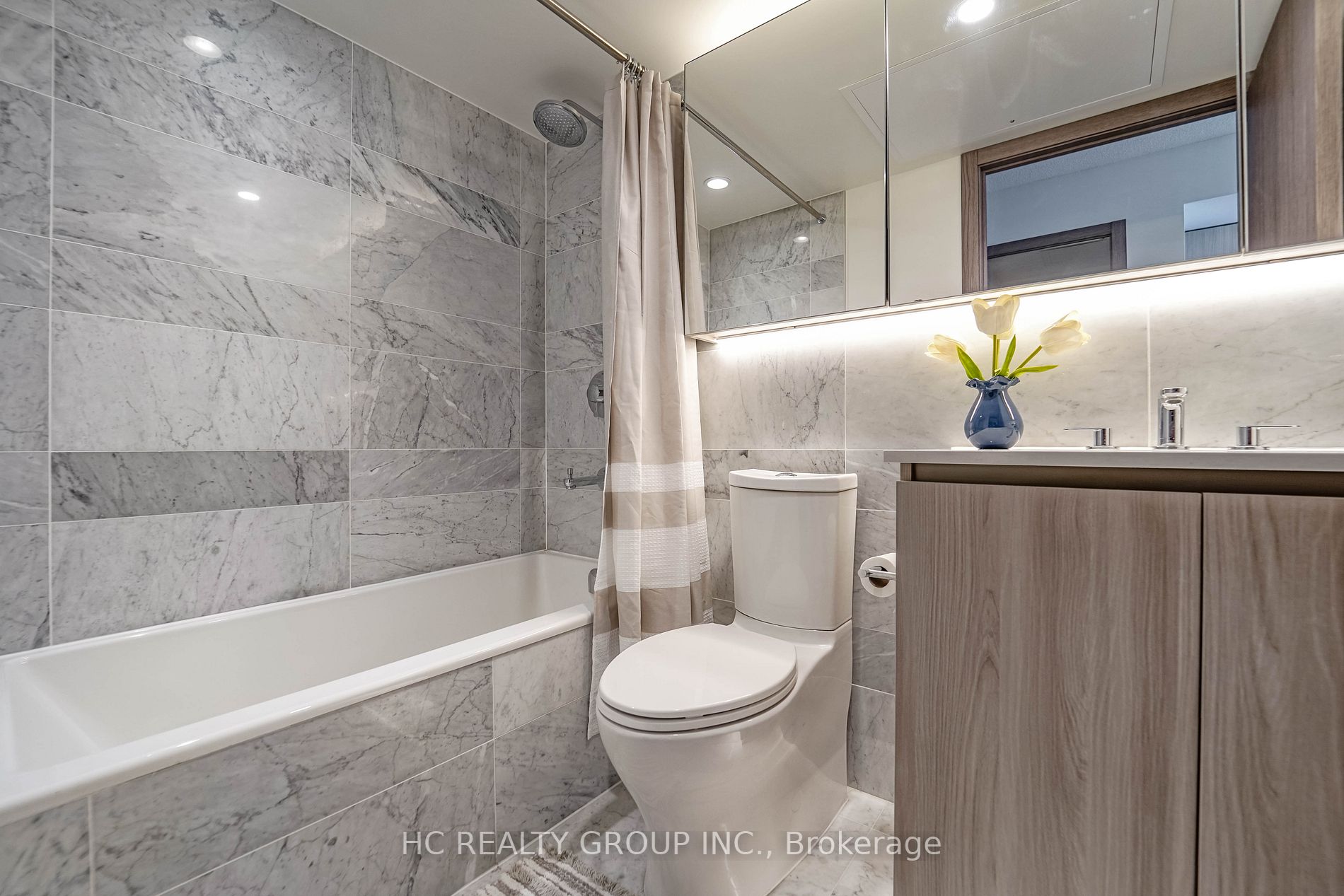 19 Bathurst St, #709