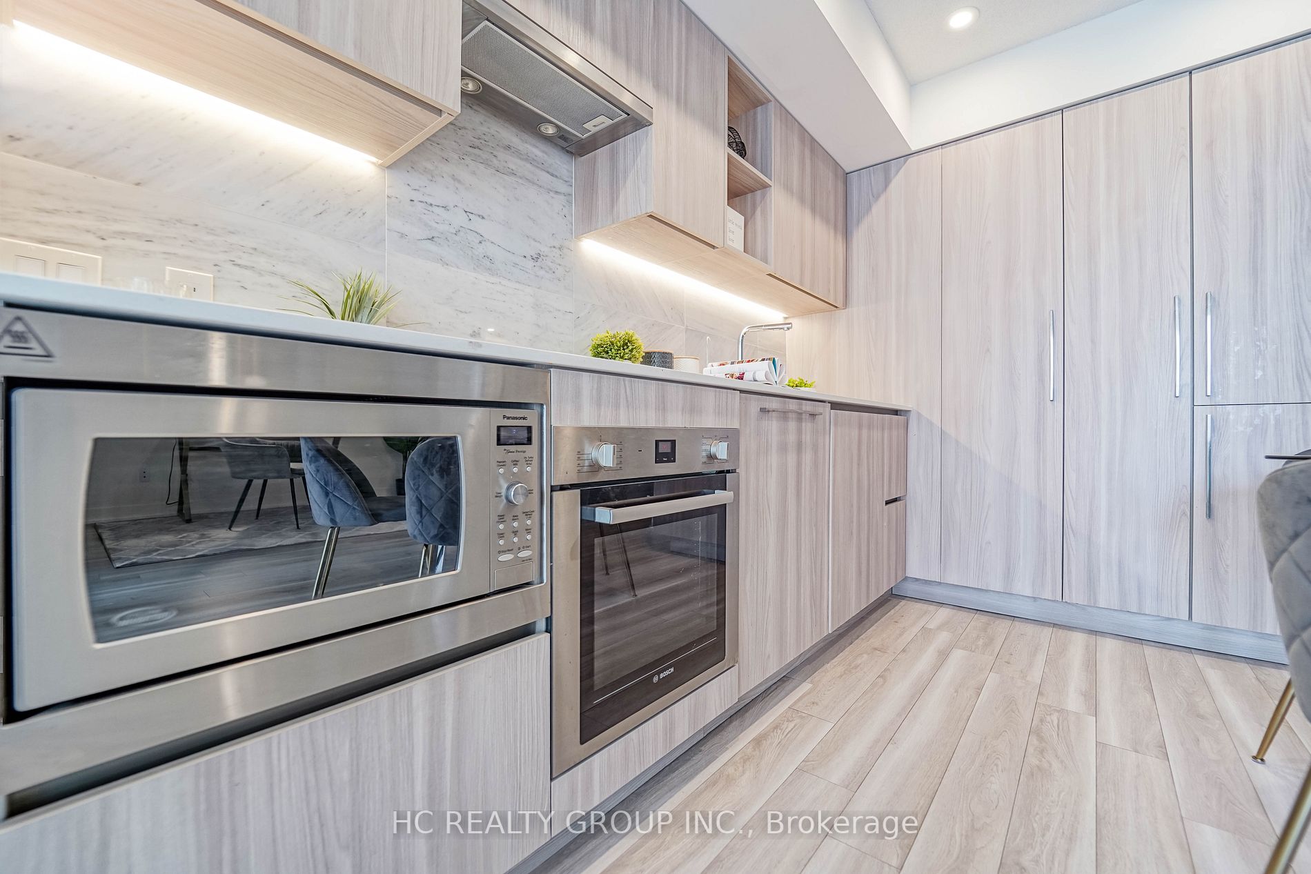 19 Bathurst St, #709