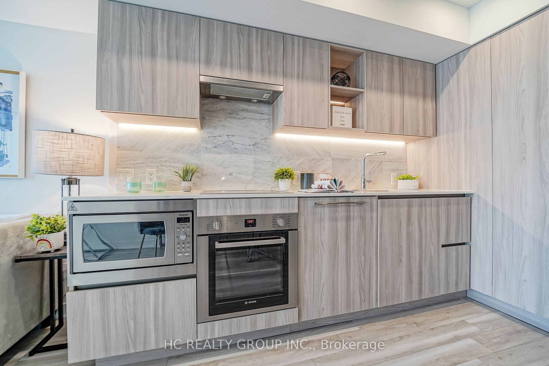 19 Bathurst St, #709