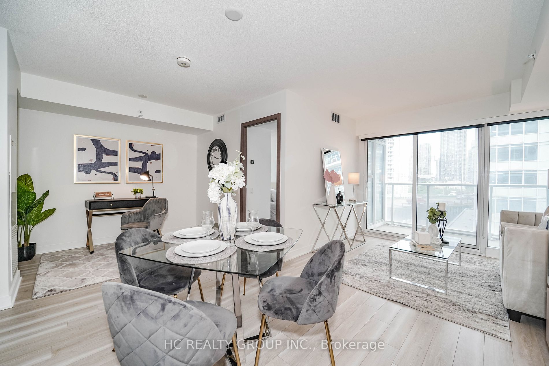 19 Bathurst St, #709