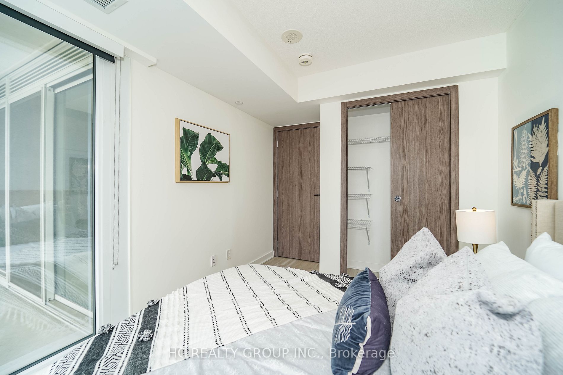 19 Bathurst St, #709