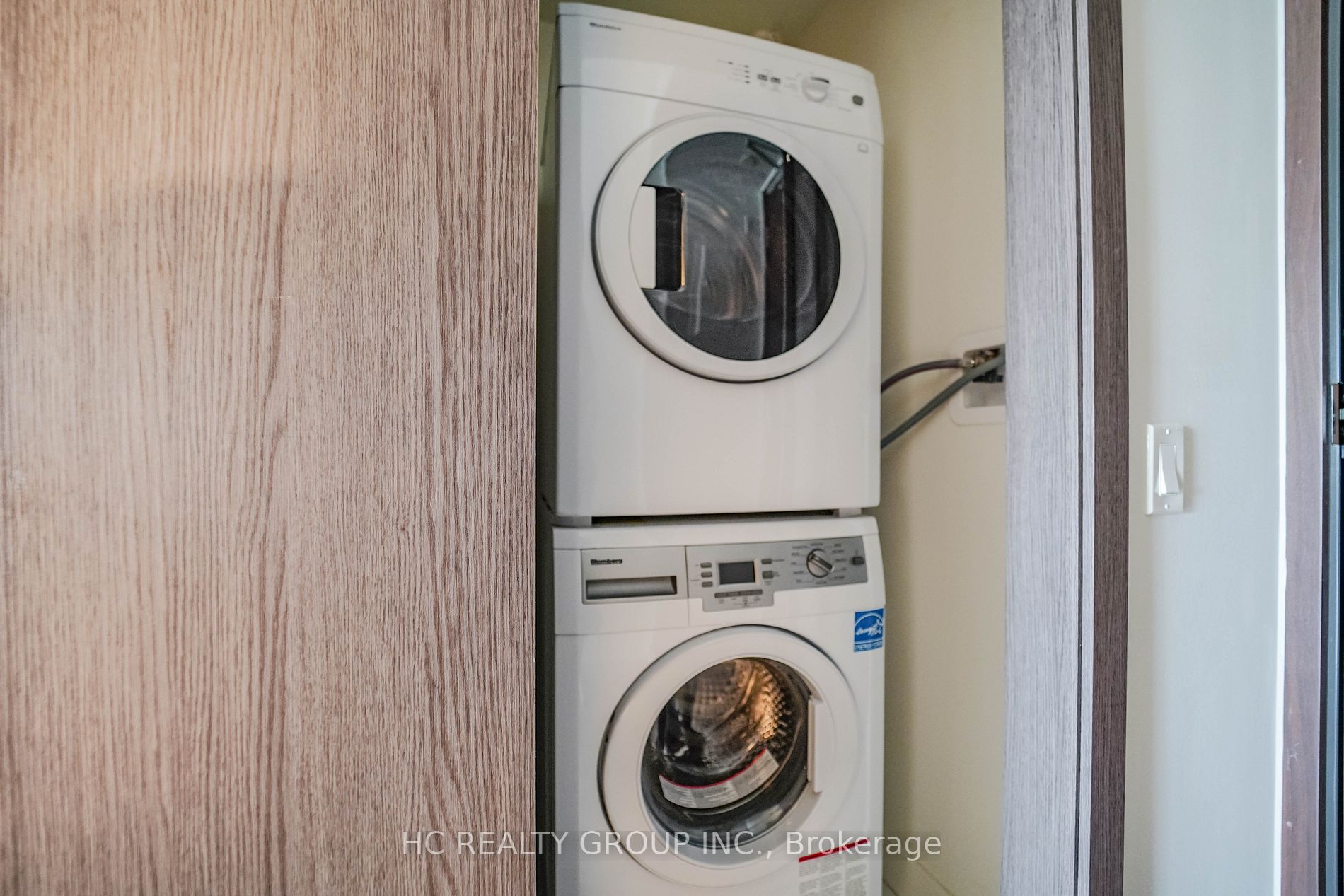 19 Bathurst St, #709