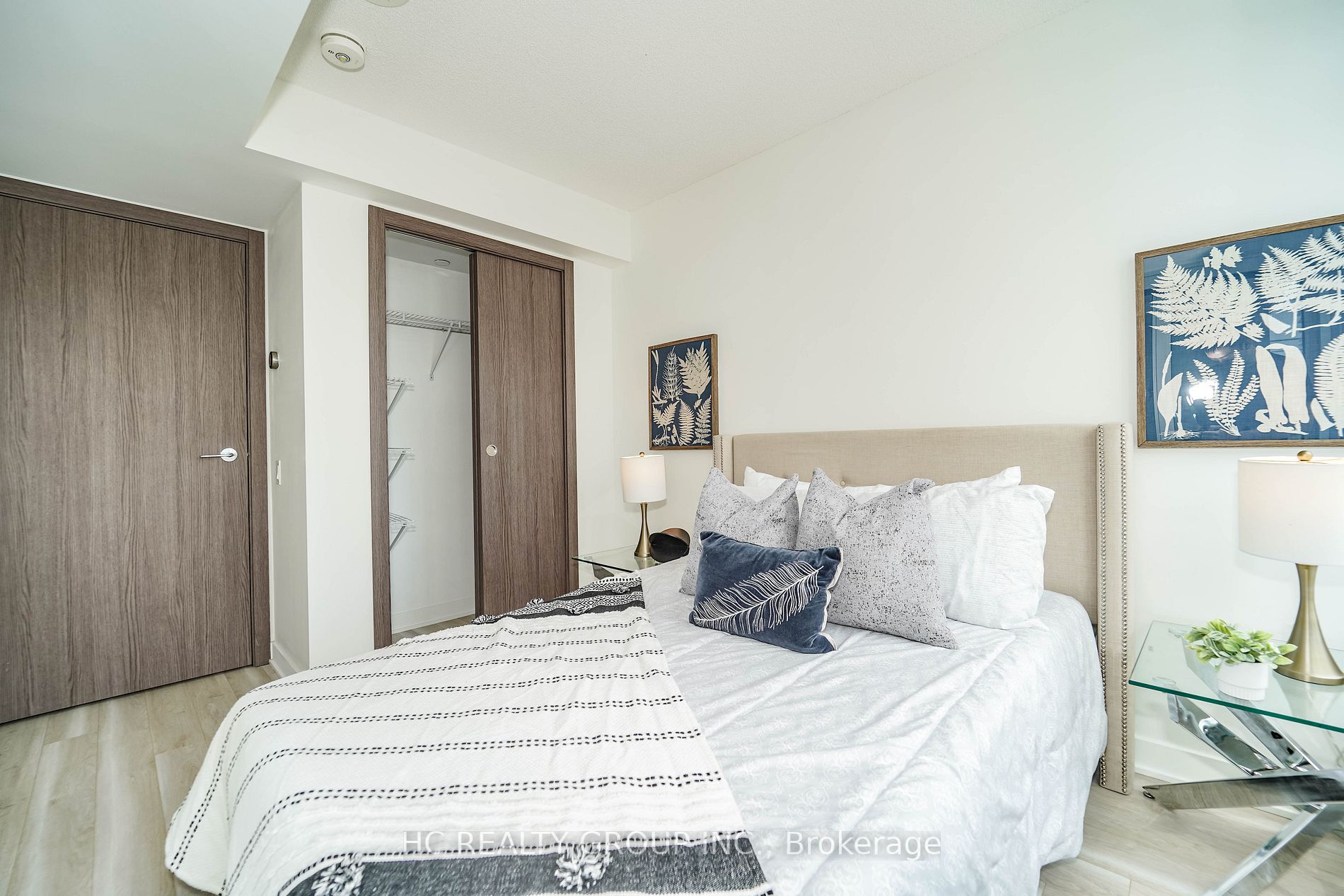 19 Bathurst St, #709