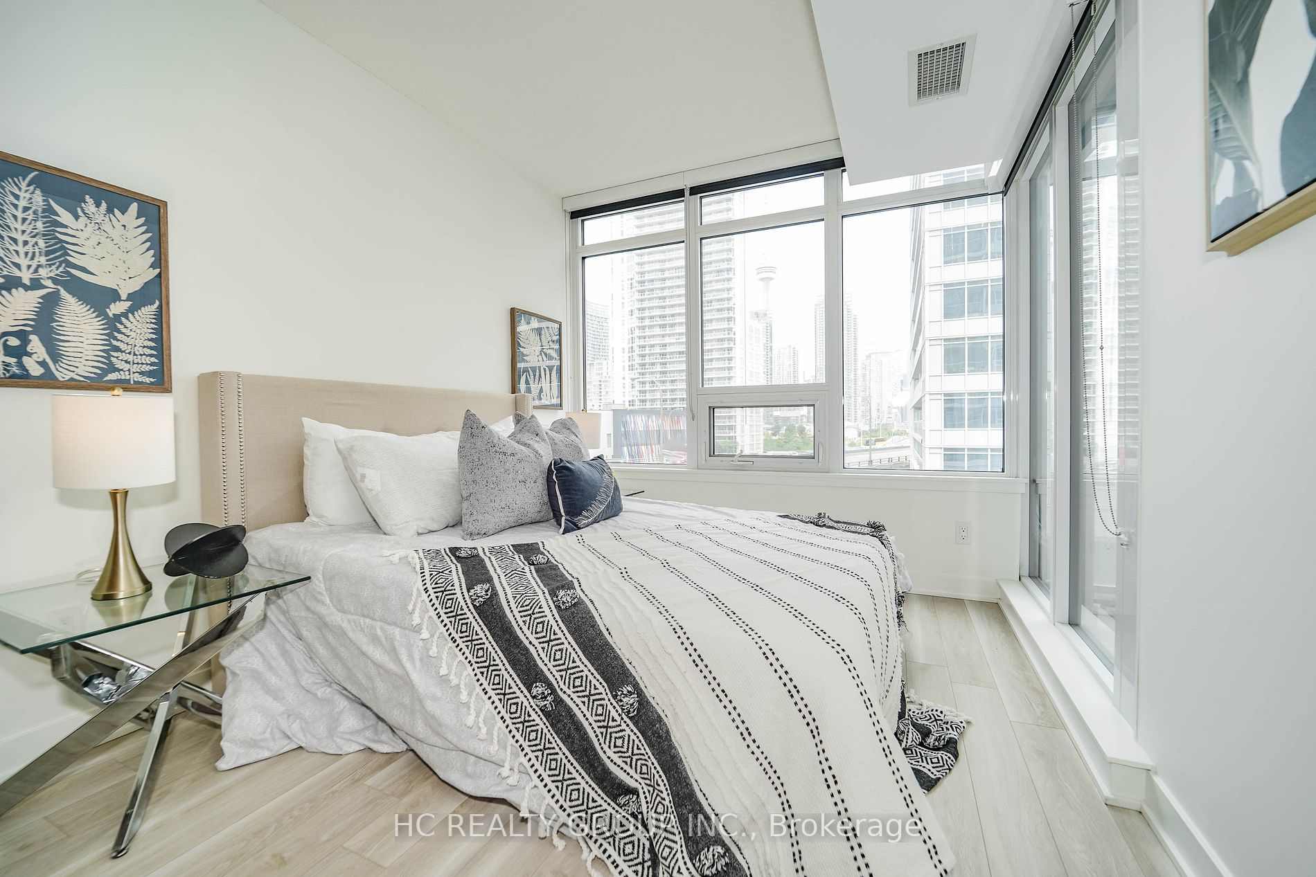 19 Bathurst St, #709