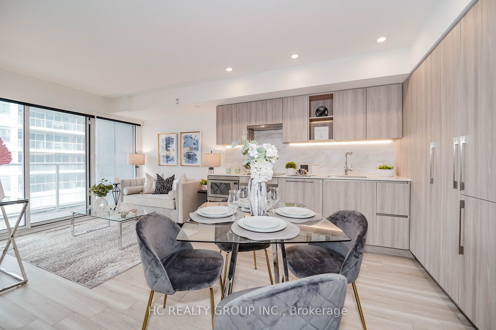 19 Bathurst St, #709