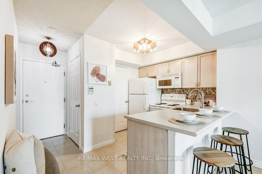 30 Harrison Garden Blvd, #701