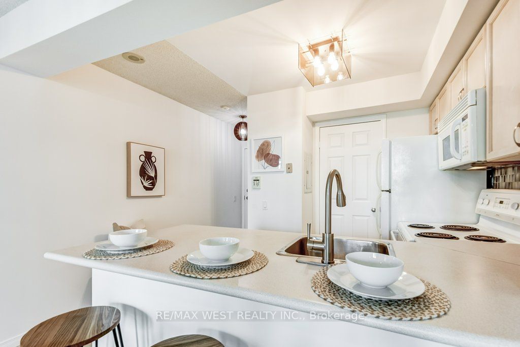 30 Harrison Garden Blvd, #701
