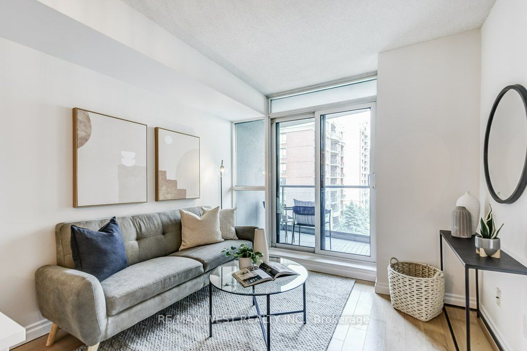 30 Harrison Garden Blvd, #701