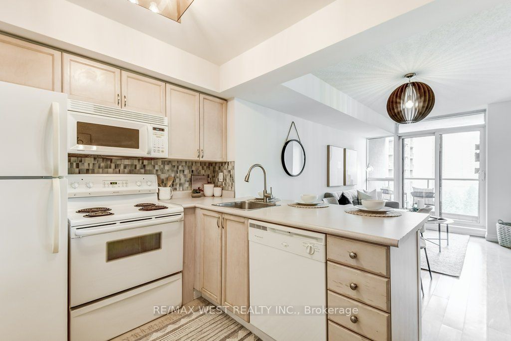 30 Harrison Garden Blvd, #701