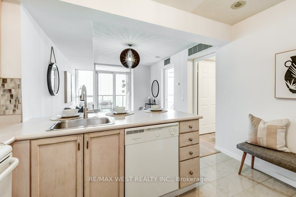 30 Harrison Garden Blvd, #701