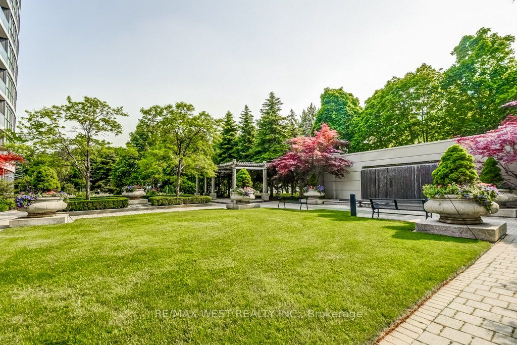 30 Harrison Garden Blvd, #701