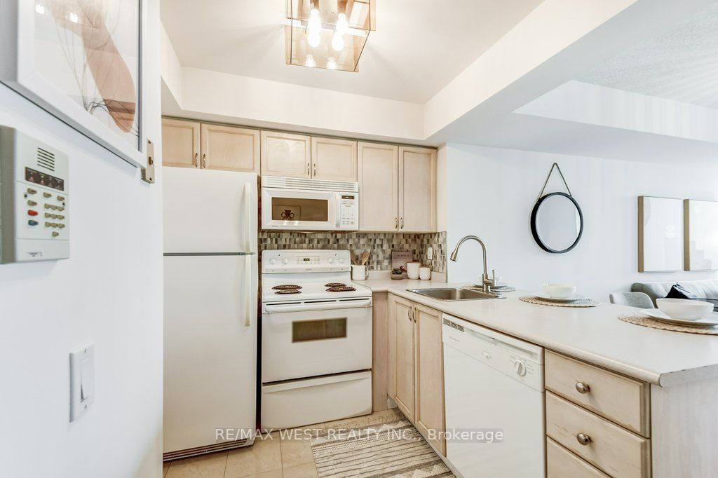 30 Harrison Garden Blvd, #701