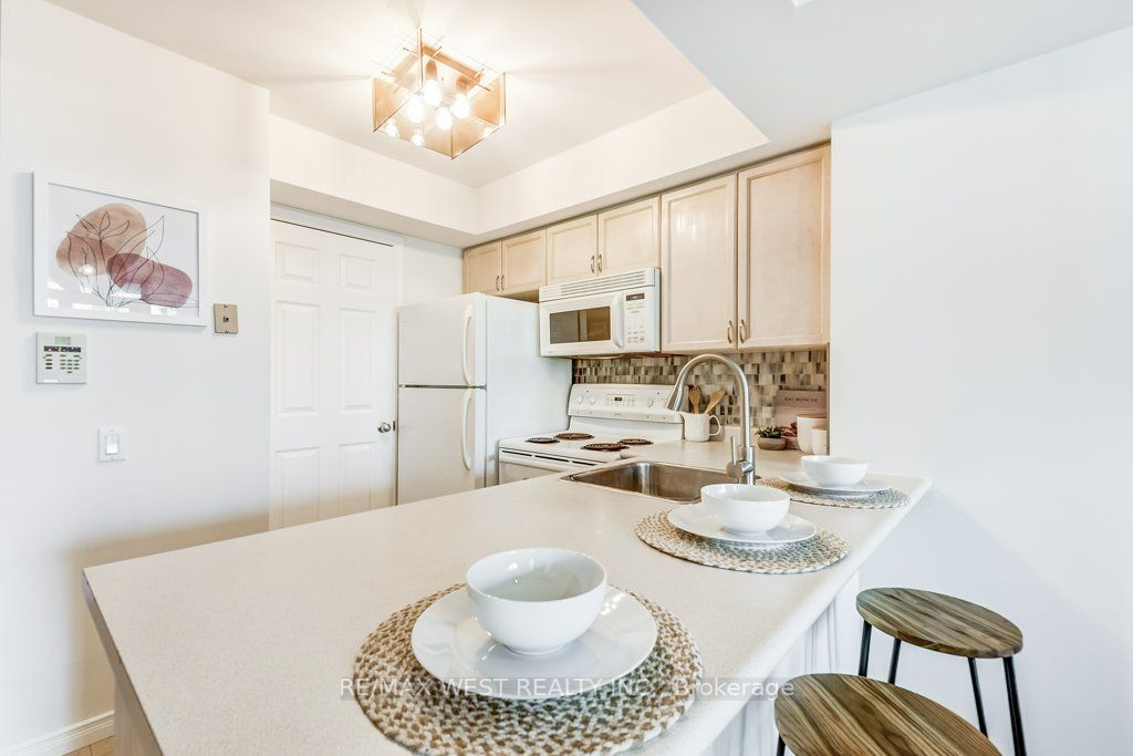 30 Harrison Garden Blvd, #701