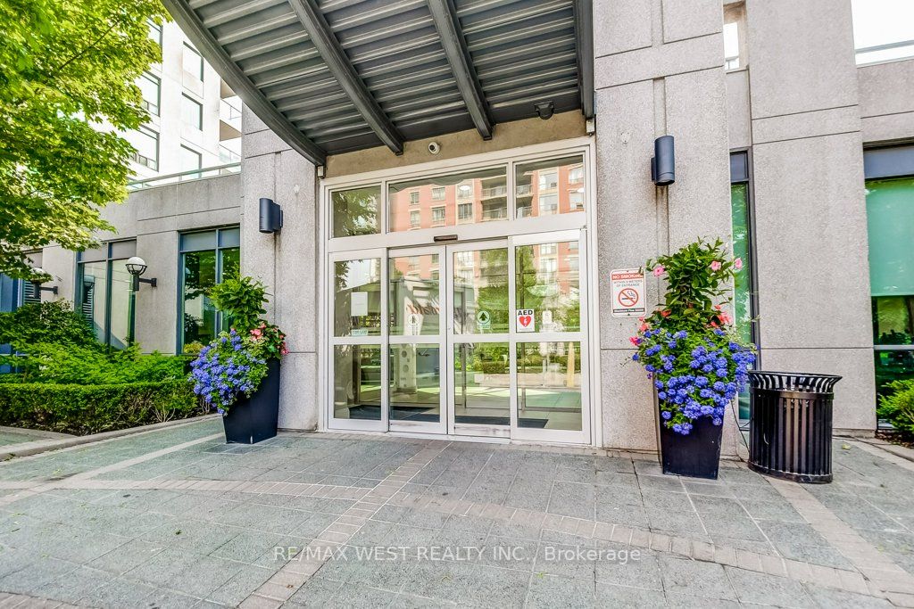 30 Harrison Garden Blvd, #701