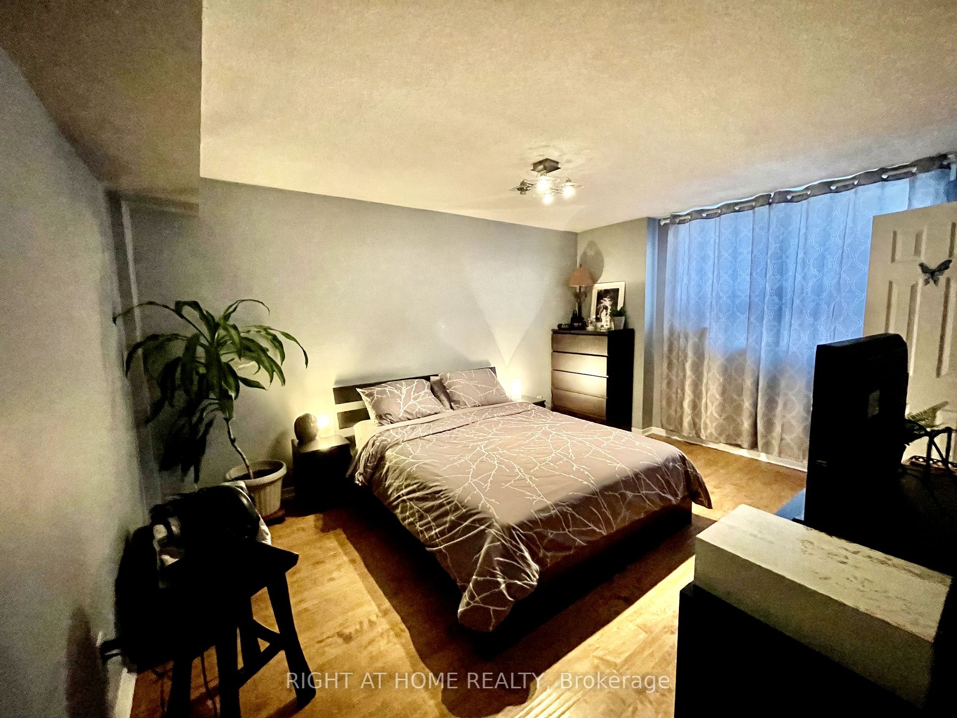10 Tangreen Crt, #506
