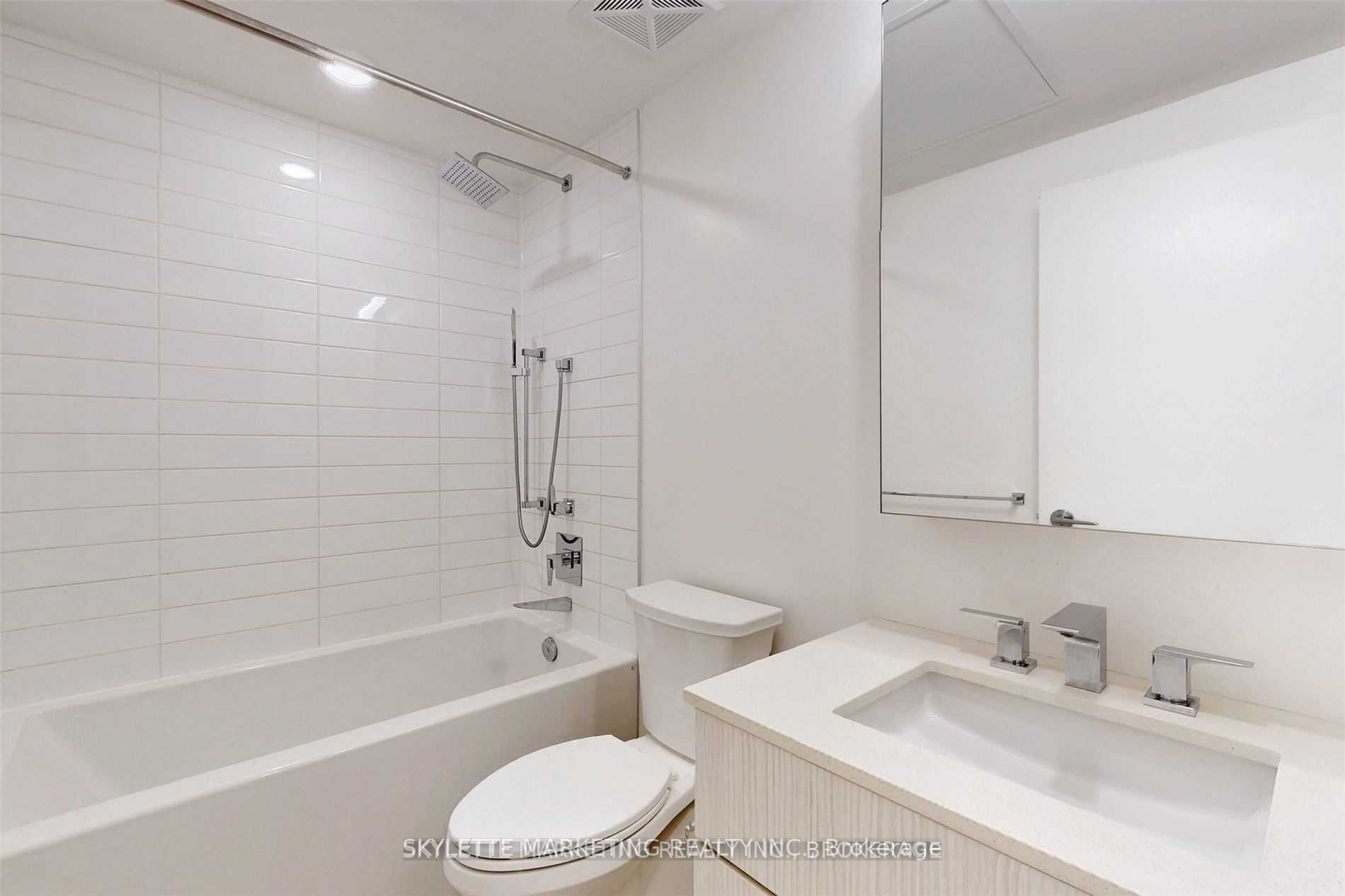 25 Richmond St E, #218