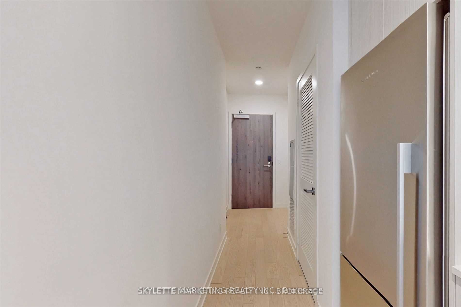 25 Richmond St E, #218
