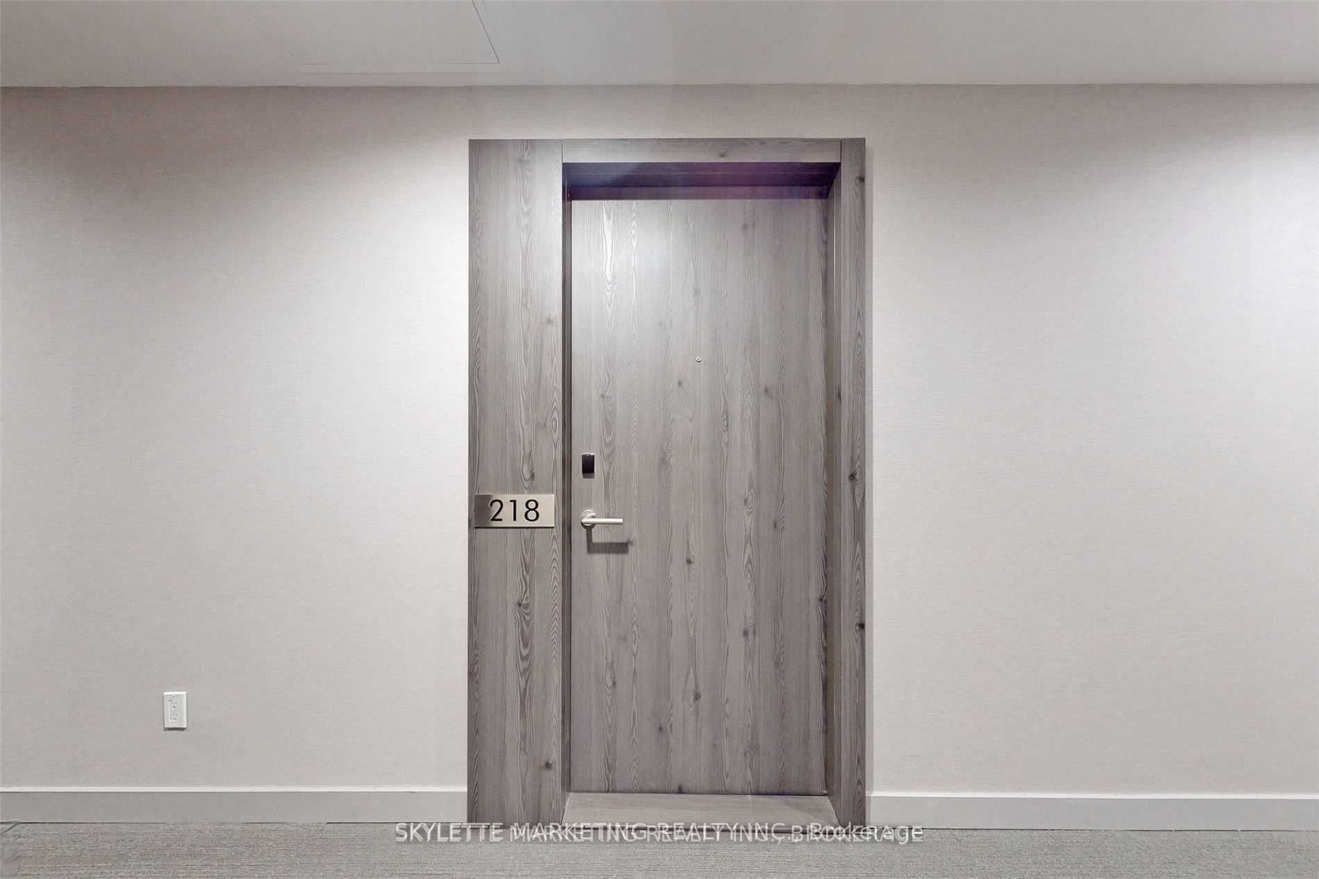 25 Richmond St E, #218
