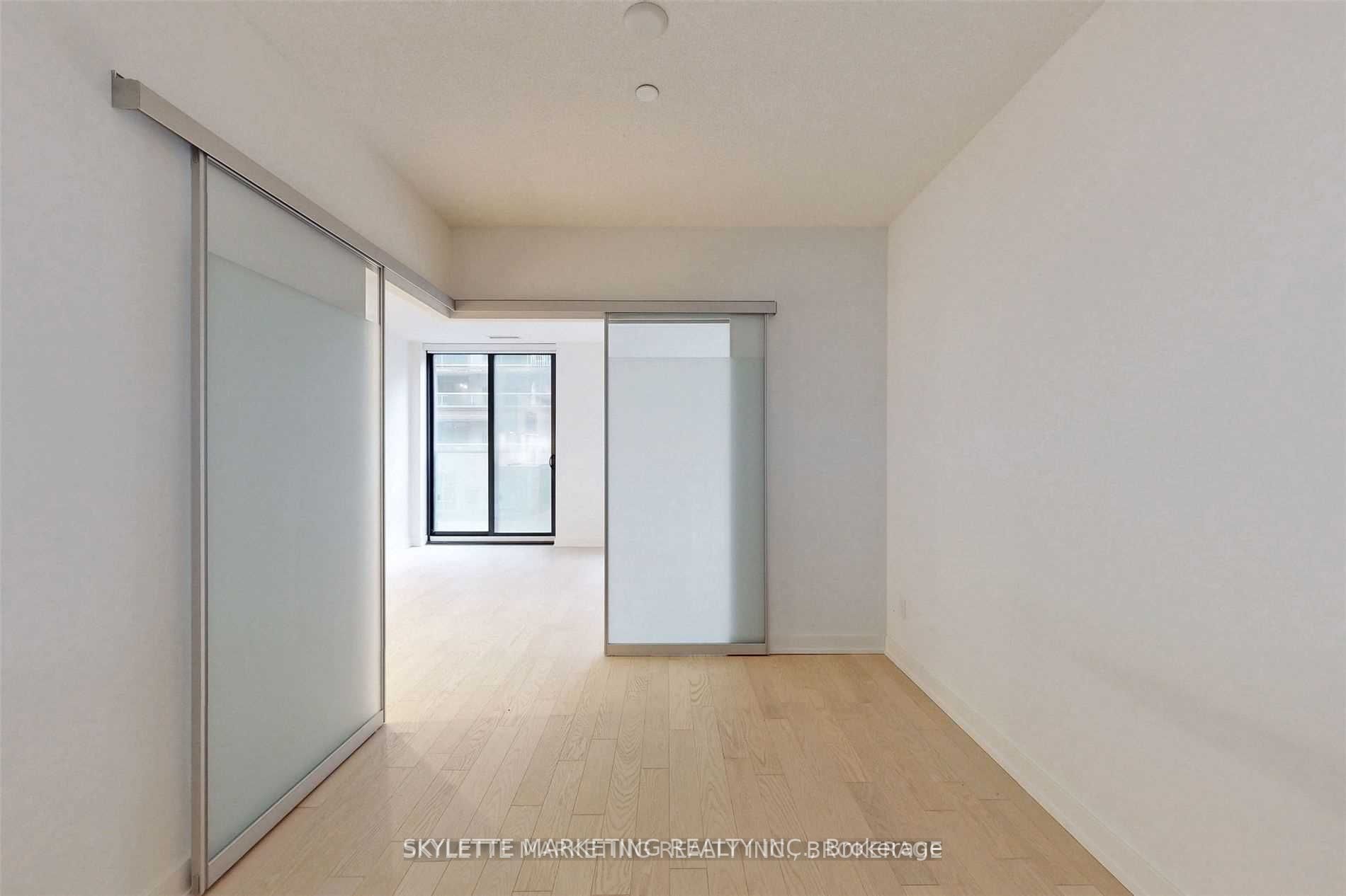 25 Richmond St E, #218