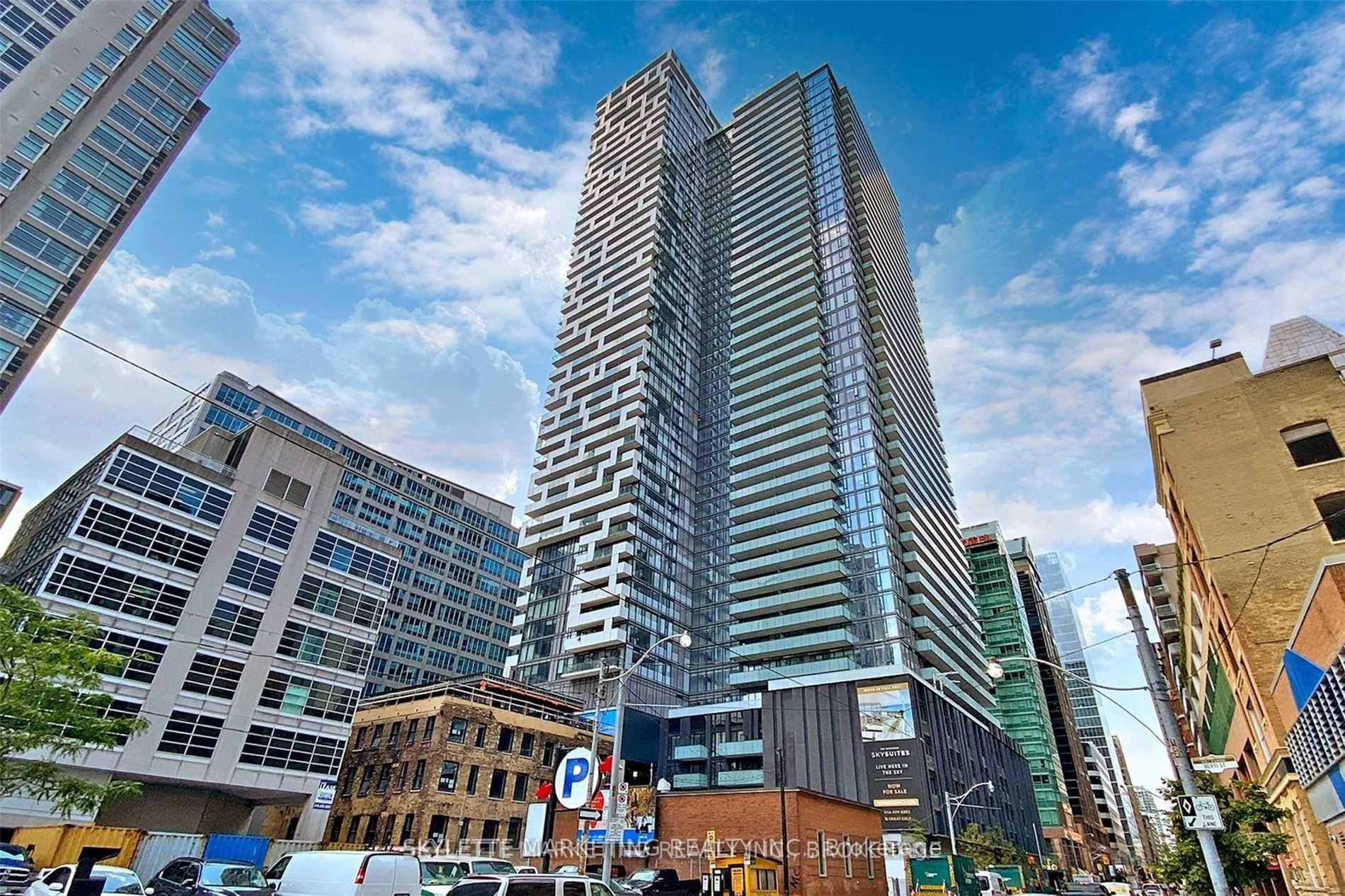25 Richmond St E, #218