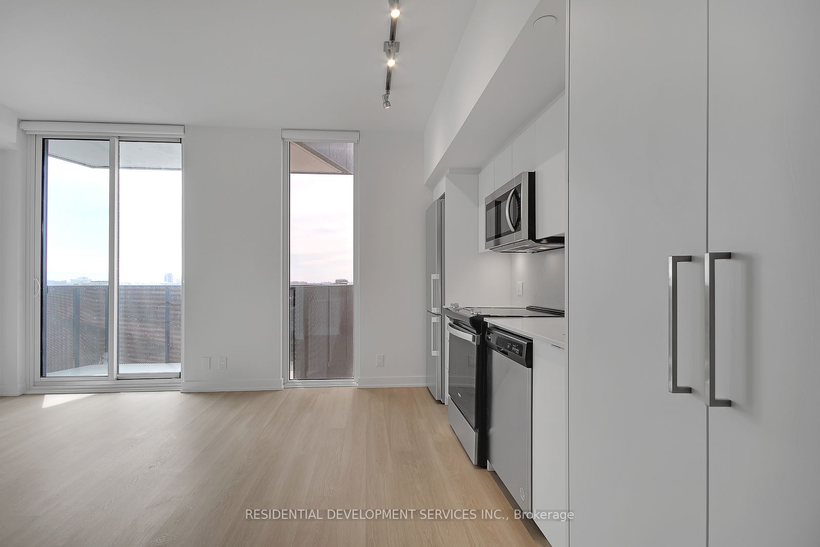 30 Tretti Way, #907