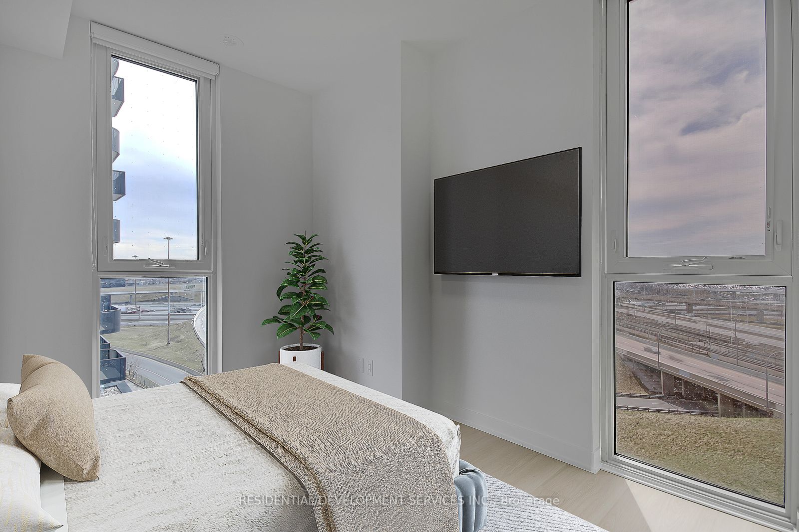 30 Tretti Way, #907