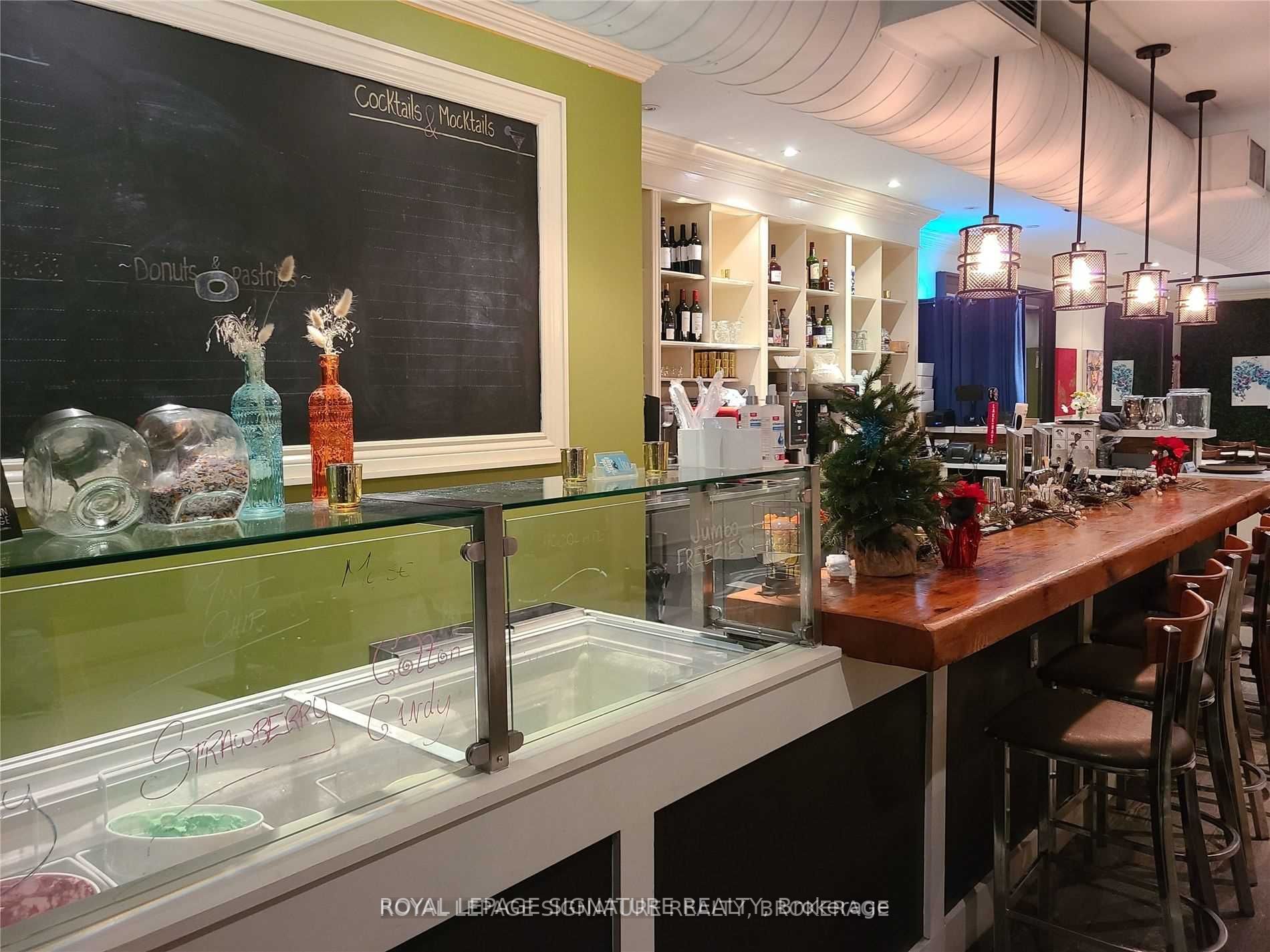 2590 Yonge St, #M4P2J3