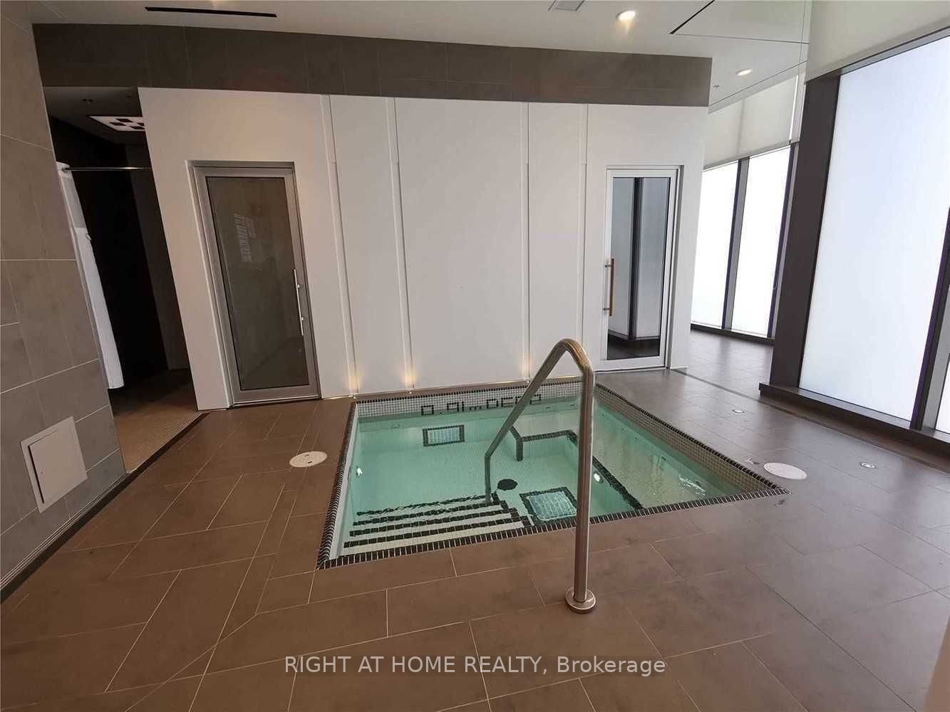 12 Bonnycastle St E, #824