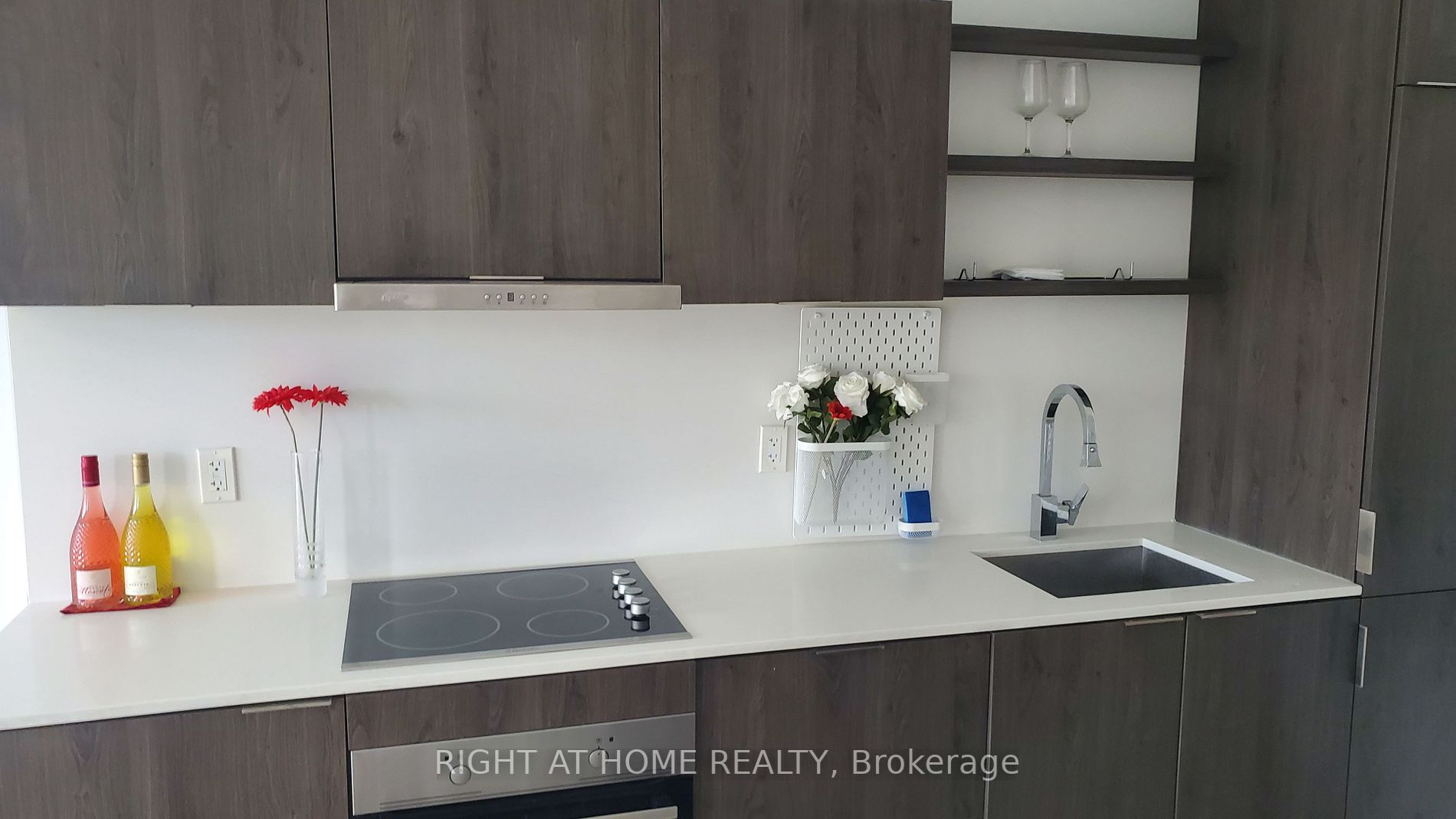 12 Bonnycastle St E, #824