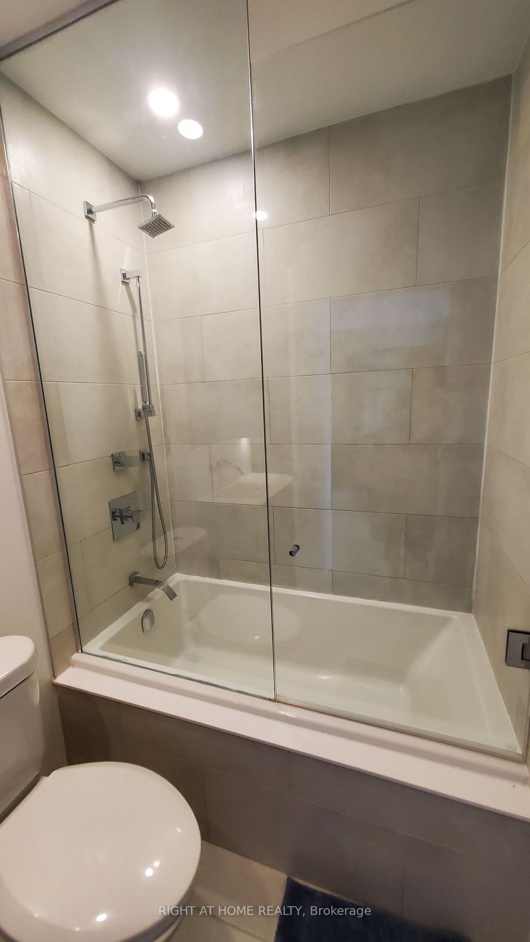 12 Bonnycastle St E, #824