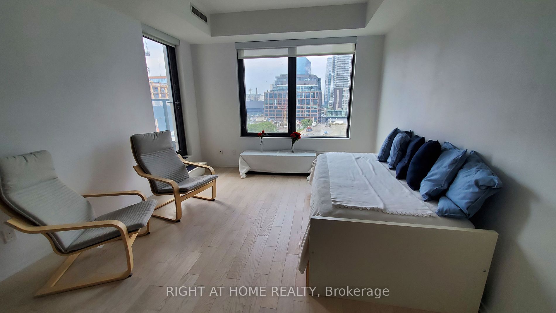 12 Bonnycastle St E, #824