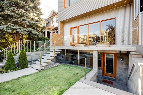 14 Wyndham St, Toronto