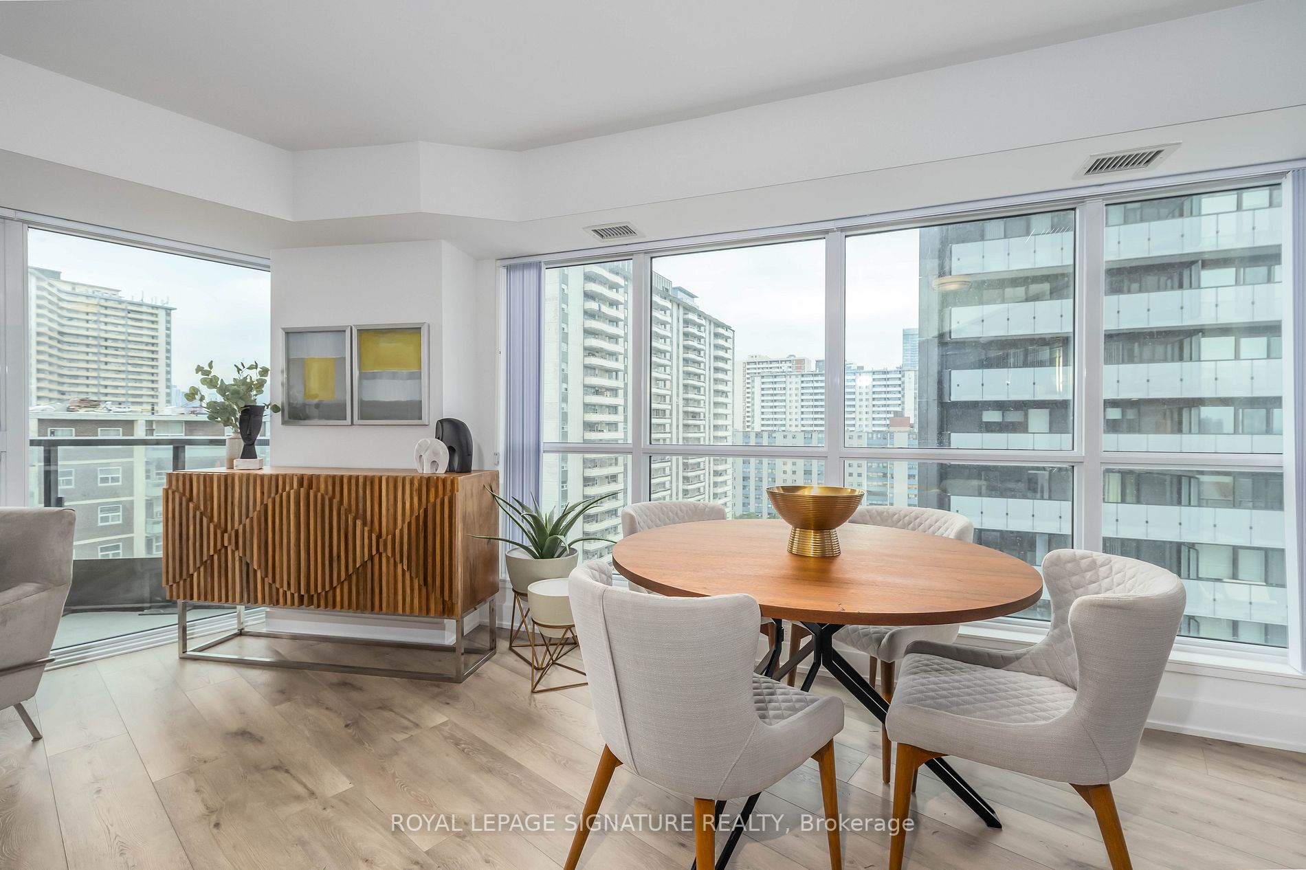 585 Bloor St E, #1322